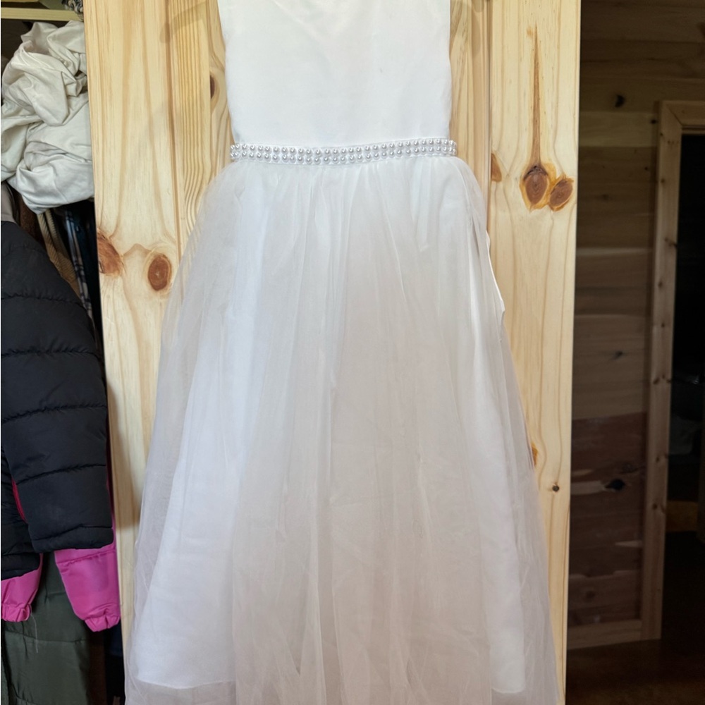 White Sleeveless Girl’ Formal Dress